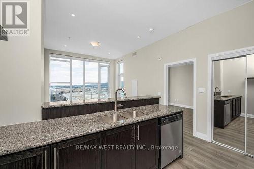 615 - 16 Concord Place, Grimsby, ON - Indoor Photo Showing Kitchen With Upgraded Kitchen