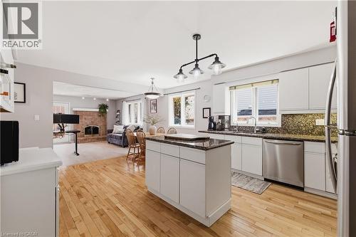 381 Timlock Place, Waterloo, ON - Indoor Photo Showing Kitchen With Upgraded Kitchen