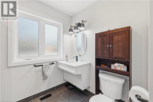 381 Timlock Place, Waterloo, ON - Indoor Photo Showing Bathroom