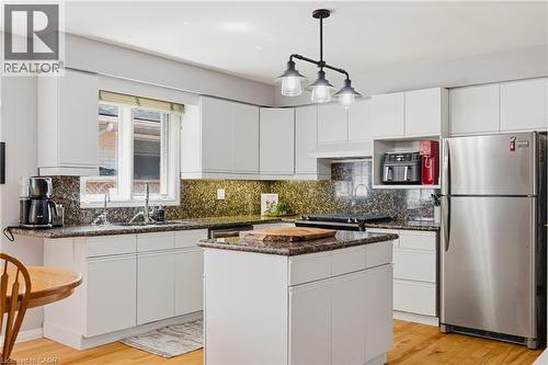 381 Timlock Place, Waterloo, ON - Indoor Photo Showing Kitchen With Upgraded Kitchen