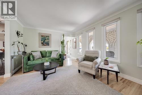 109 Centennial, Tecumseh, ON - Indoor Photo Showing Living Room