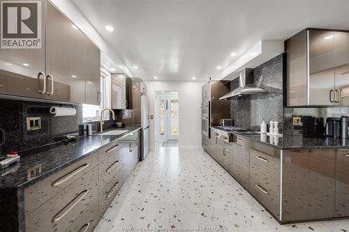 109 Centennial, Tecumseh, ON - Indoor Photo Showing Kitchen With Upgraded Kitchen