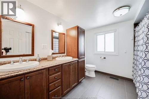 109 Centennial, Tecumseh, ON - Indoor Photo Showing Bathroom