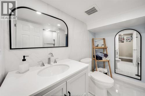 109 Centennial, Tecumseh, ON - Indoor Photo Showing Bathroom