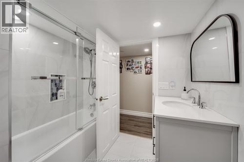109 Centennial, Tecumseh, ON - Indoor Photo Showing Bathroom