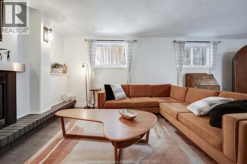 109 Centennial, Tecumseh, ON - Indoor Photo Showing Living Room