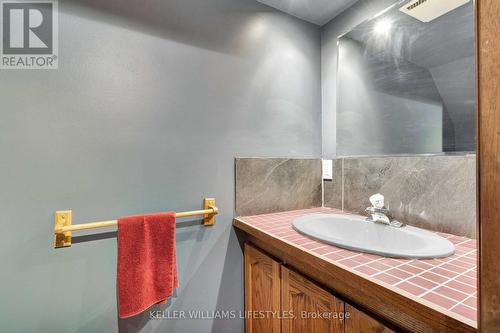 62 Fourwinds Road, London South (South K), ON - Indoor Photo Showing Bathroom