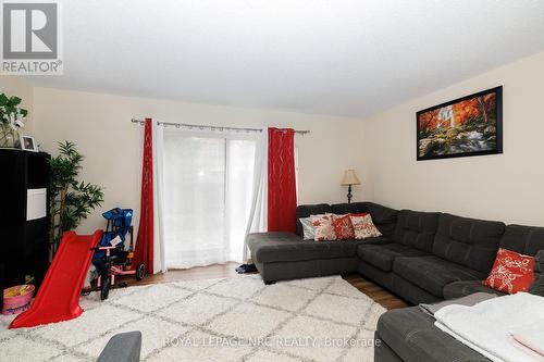 50 Lakeshore Rd Unit 44 Road, St. Catharines (Lakeport), ON - Indoor Photo Showing Living Room