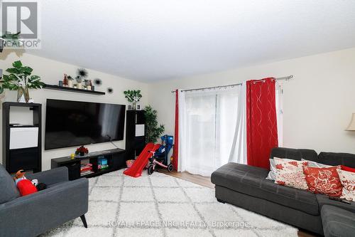 50 Lakeshore Rd Unit 44 Road, St. Catharines (Lakeport), ON - Indoor Photo Showing Living Room