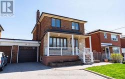 32 IANHALL ROAD Toronto, ON M3M 2B1