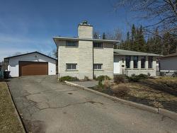 526 Ryerson Place  Thunder Bay, ON P7C 5R9