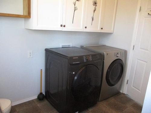 849 Mcintyre Drive, Dryden, ON - Indoor Photo Showing Laundry Room