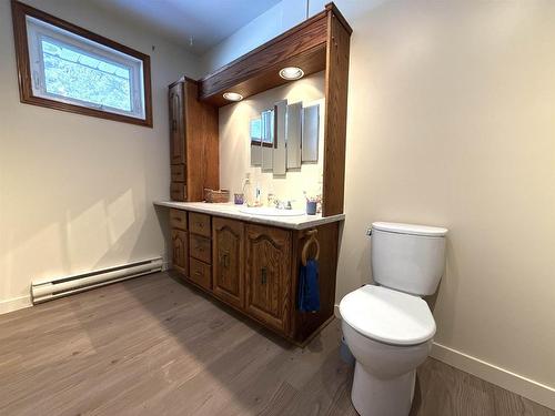 982 Hwy 608, Neebing, ON - Indoor Photo Showing Bathroom