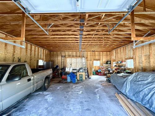 982 Hwy 608, Neebing, ON - Indoor Photo Showing Garage