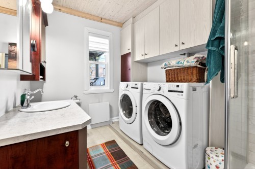 Salle de bains - 2-1575 Rue Marcil, Sherbrooke (Les Nations), QC - Indoor Photo Showing Laundry Room