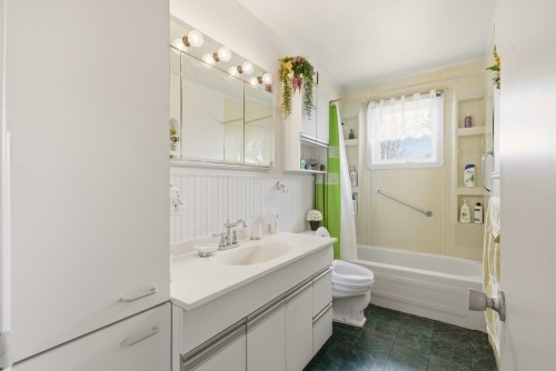 Salle de bains - 641 Rue Leclerc, Acton Vale, QC - Indoor Photo Showing Bathroom