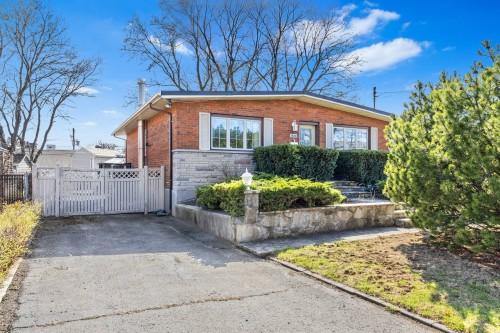 1520 Rue Verchères  Longueuil (Le Vieux-Longueuil), QC J4K 2Z7