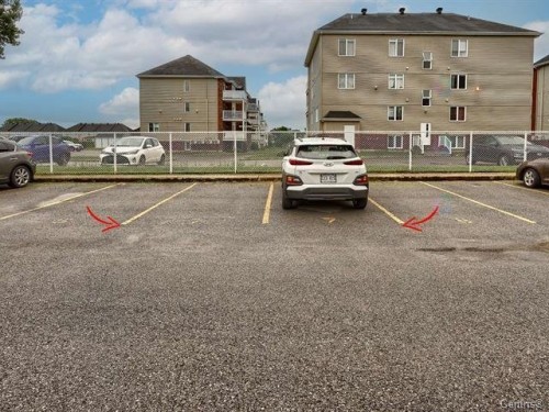 Parking - 7-5 Crois. De Cambrai, Châteauguay, QC - Outdoor