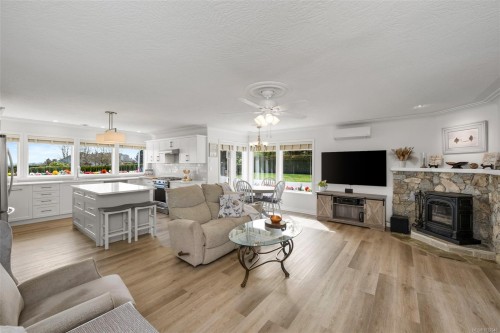 2304 Boulding Rd, Mill Bay, BC 