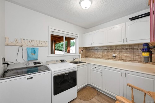 2304 Boulding Rd, Mill Bay, BC 