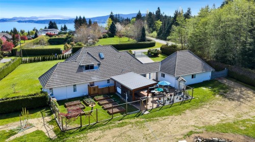 2304 Boulding Rd, Mill Bay, BC 