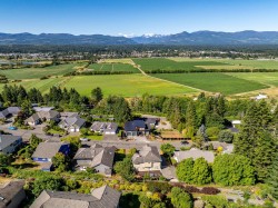 1418 Valley View Dr Courtenay, BC V9N 8T3