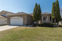 83 Oakhurst CR  Winnipeg, MB R2P 2L9