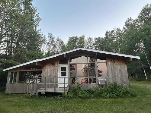 10 Leaside Beach Road, Pine Dock, MB - Outdoor