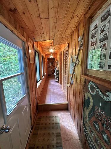 10 Leaside Beach Road, Pine Dock, MB - Indoor Photo Showing Other Room