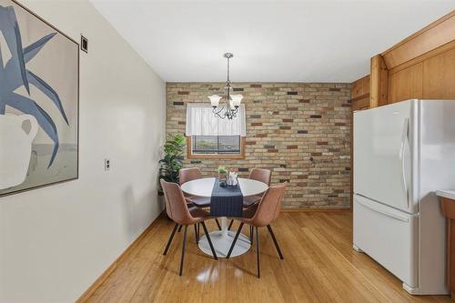 19 Cranbrook Bay, Winnipeg, MB - Indoor Photo Showing Dining Room