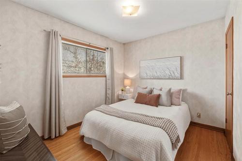 19 Cranbrook Bay, Winnipeg, MB - Indoor Photo Showing Bedroom