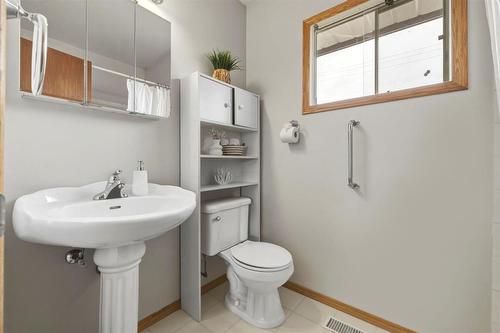 19 Cranbrook Bay, Winnipeg, MB - Indoor Photo Showing Bathroom