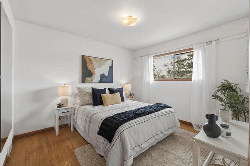19 Cranbrook Bay, Winnipeg, MB - Indoor Photo Showing Bedroom