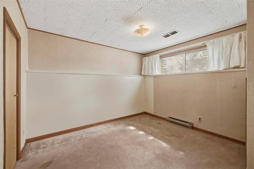 19 Cranbrook Bay, Winnipeg, MB - Indoor Photo Showing Other Room