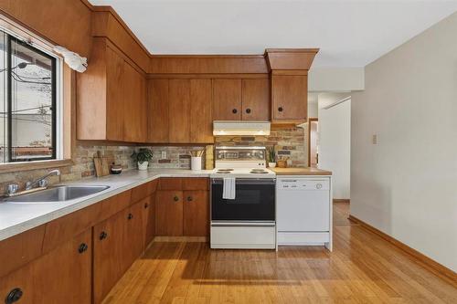 19 Cranbrook Bay, Winnipeg, MB - Indoor Photo Showing Kitchen