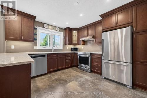774 Manitou Drive, Ottawa, ON - Indoor Photo Showing Kitchen With Upgraded Kitchen