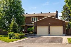 9 CASGRAIN COURT  Ottawa, ON K2K 2A7