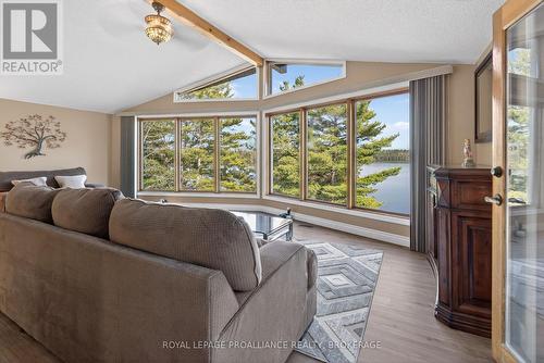 3037 Hilltop Lane, Frontenac (Frontenac South), ON - Indoor Photo Showing Living Room