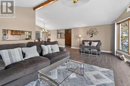 3037 Hilltop Lane, Frontenac (Frontenac South), ON - Indoor Photo Showing Living Room
