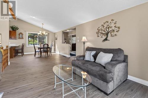 3037 Hilltop Lane, Frontenac (Frontenac South), ON - Indoor Photo Showing Living Room