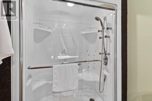 3037 Hilltop Lane, Frontenac (Frontenac South), ON - Indoor Photo Showing Bathroom