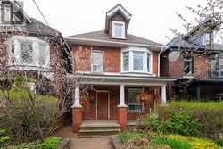 40 PRINCE RUPERT AVENUE  Toronto, ON M6P 2A7