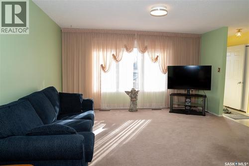 638 Alberta Avenue, Kerrobert, SK - Indoor Photo Showing Living Room