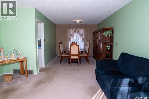 638 Alberta Avenue, Kerrobert, SK - Indoor Photo Showing Living Room