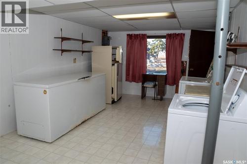 638 Alberta Avenue, Kerrobert, SK - Indoor Photo Showing Laundry Room