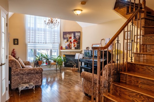 Living Room - 153 Rue Du Jade, Saint-Jean-Sur-Richelieu, QC - Indoor With Fireplace