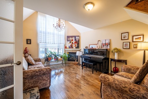 Living Room - 153 Rue Du Jade, Saint-Jean-Sur-Richelieu, QC - Indoor Photo Showing Living Room
