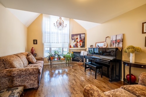 Living Room - 153 Rue Du Jade, Saint-Jean-Sur-Richelieu, QC - Indoor Photo Showing Living Room