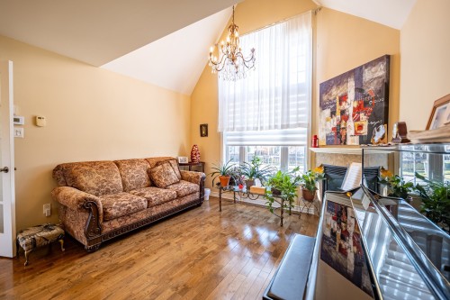 Living Room - 153 Rue Du Jade, Saint-Jean-Sur-Richelieu, QC - Indoor Photo Showing Living Room