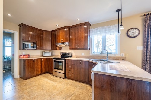 Kitchen - 153 Rue Du Jade, Saint-Jean-Sur-Richelieu, QC - Indoor Photo Showing Kitchen With Double Sink